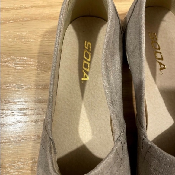 🥿🥿 NEW Soda Shoes Taupe Seanna Flats Size 8.5 New in Box Style # Booth-S - Picture 6 of 9